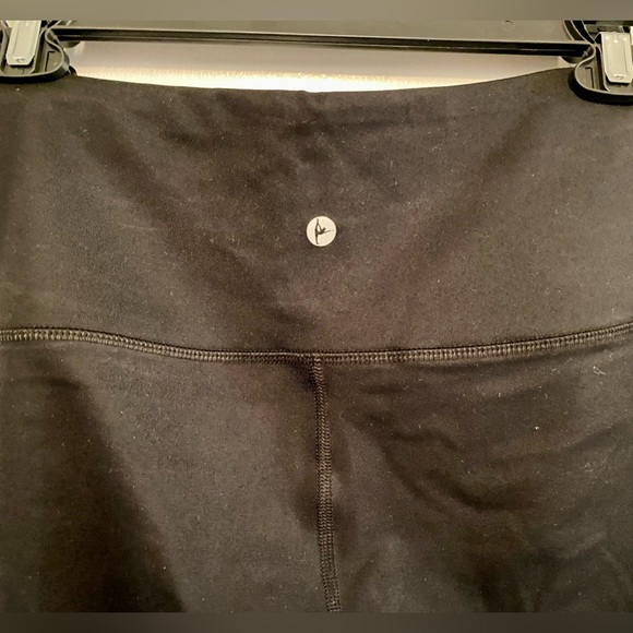 Yoga pants, black cropped - Picture 2 of 5